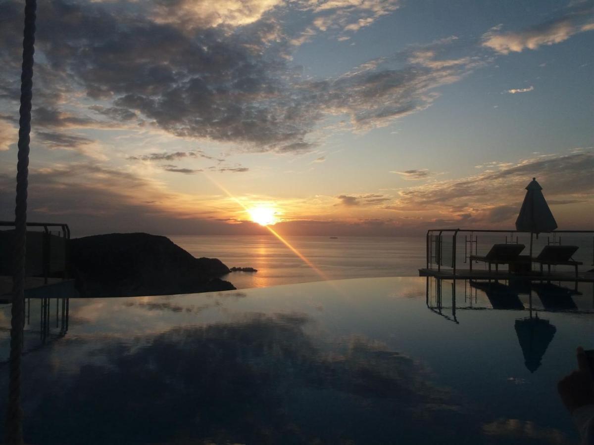 Petani Bay Hotel - Adults Only Vóvikes エクステリア 写真